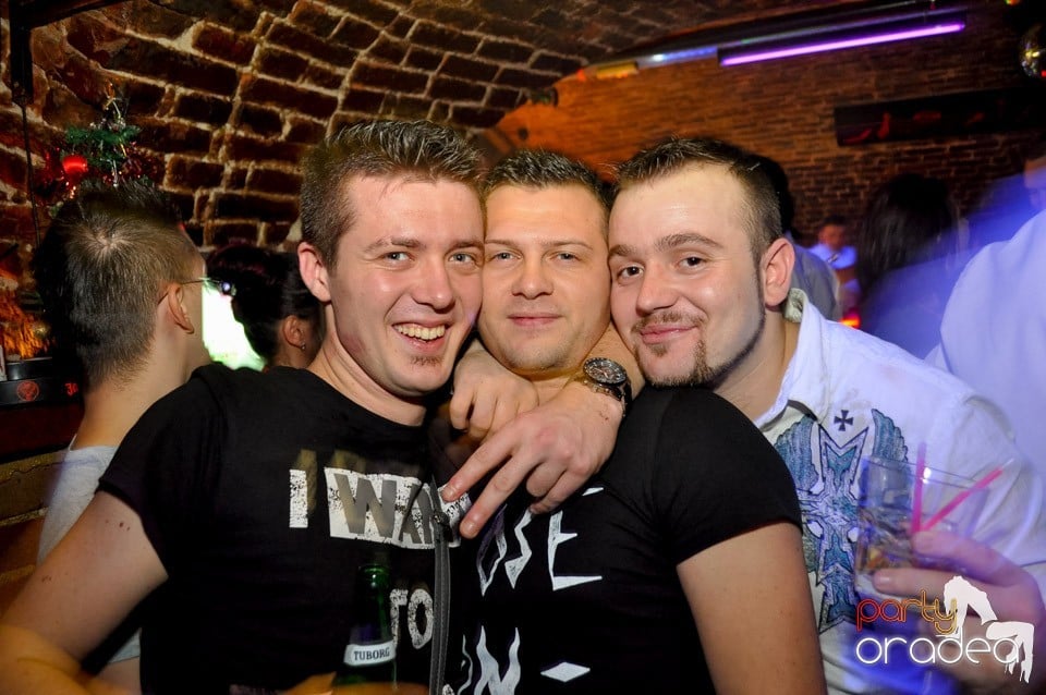 Hot Friday Night în Club Escape, 