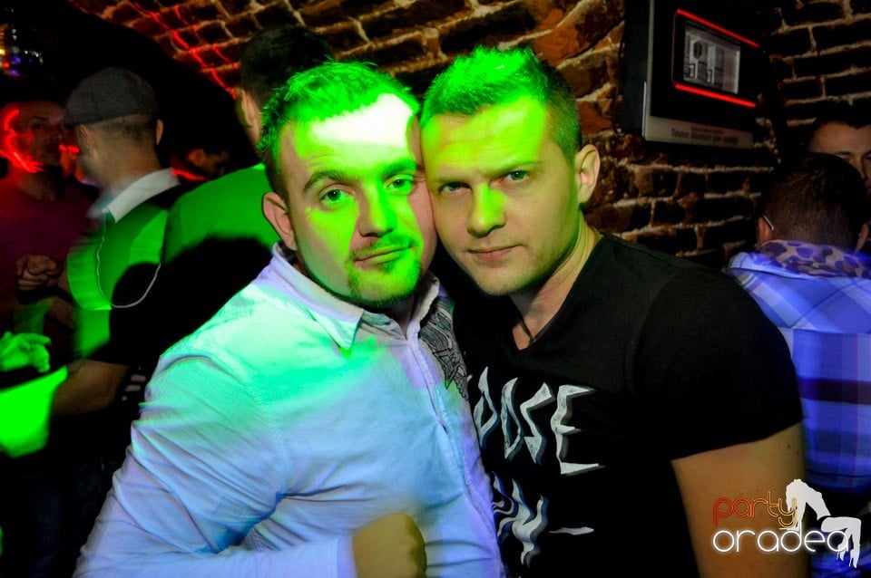 Hot Friday Night în Club Escape, 