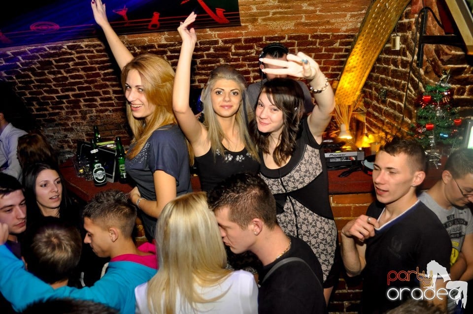 Hot Friday Night în Club Escape, 