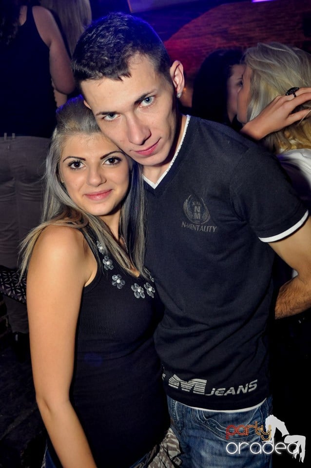 Hot Friday Night în Club Escape, 