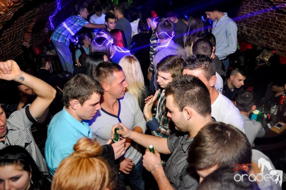 Hot Friday Night în Club Escape, 