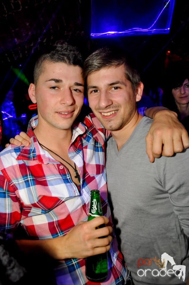 Hot Friday Night în Club Escape, 