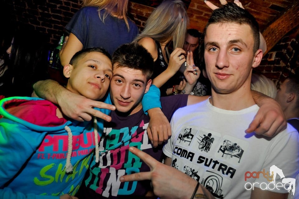 Hot Friday Night în Club Escape, 