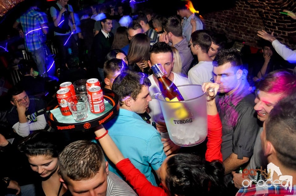 Hot Friday Night în Club Escape, 