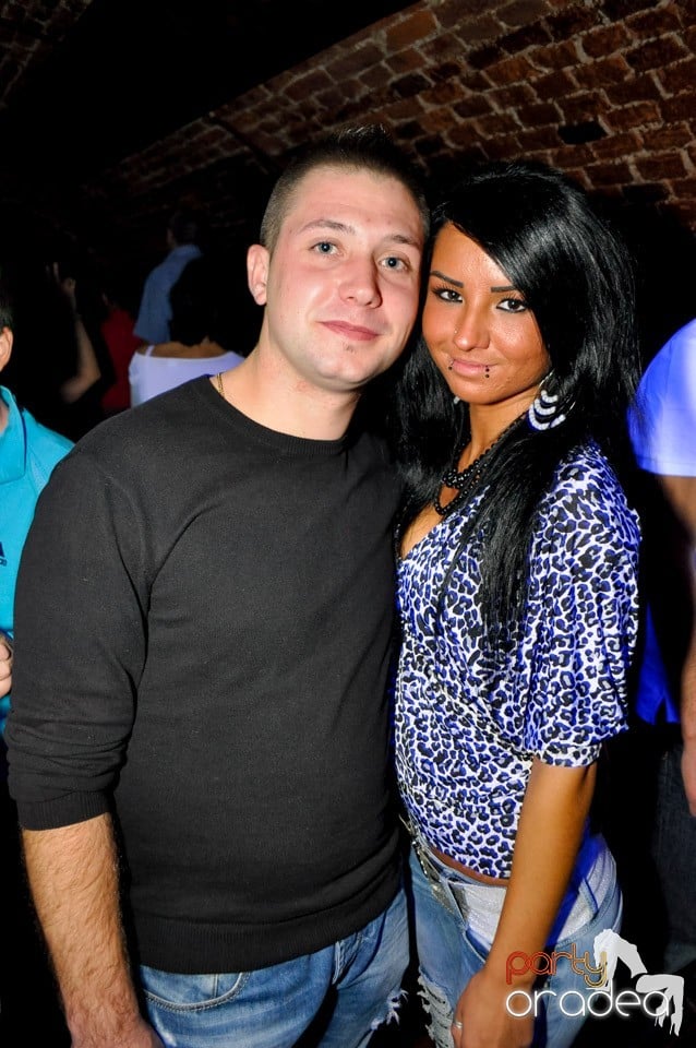 Hot Friday Night în Club Escape, 