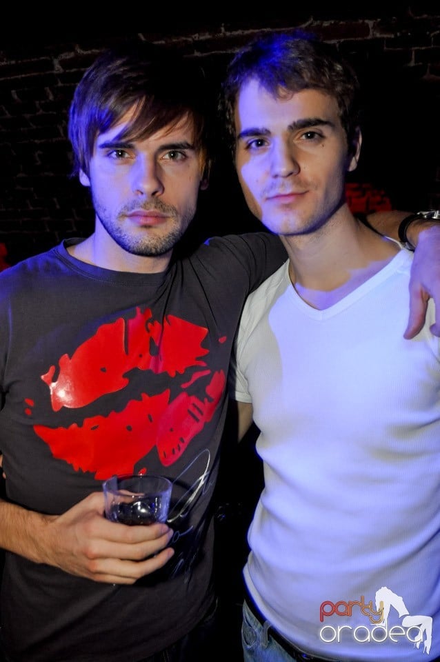 Hot Friday Night în Club Escape, 