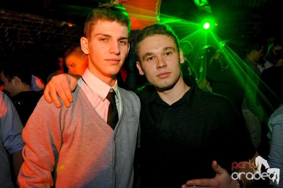 Hot Friday Night în Club Escape, 