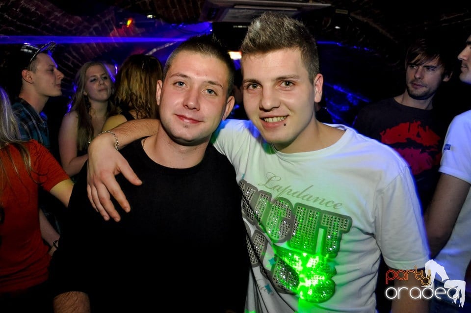 Hot Friday Night în Club Escape, 