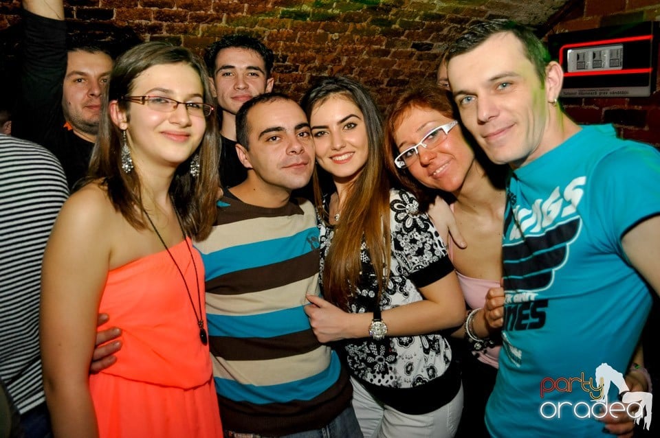 Hot Friday Night în Club Escape, 