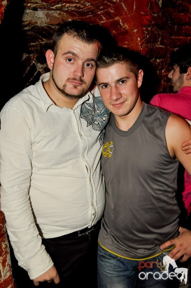 Hot Friday Night în Club Escape, 