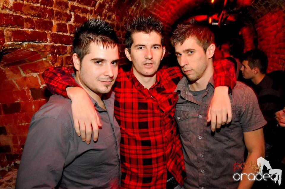 Hot Friday Night în Club Escape, 