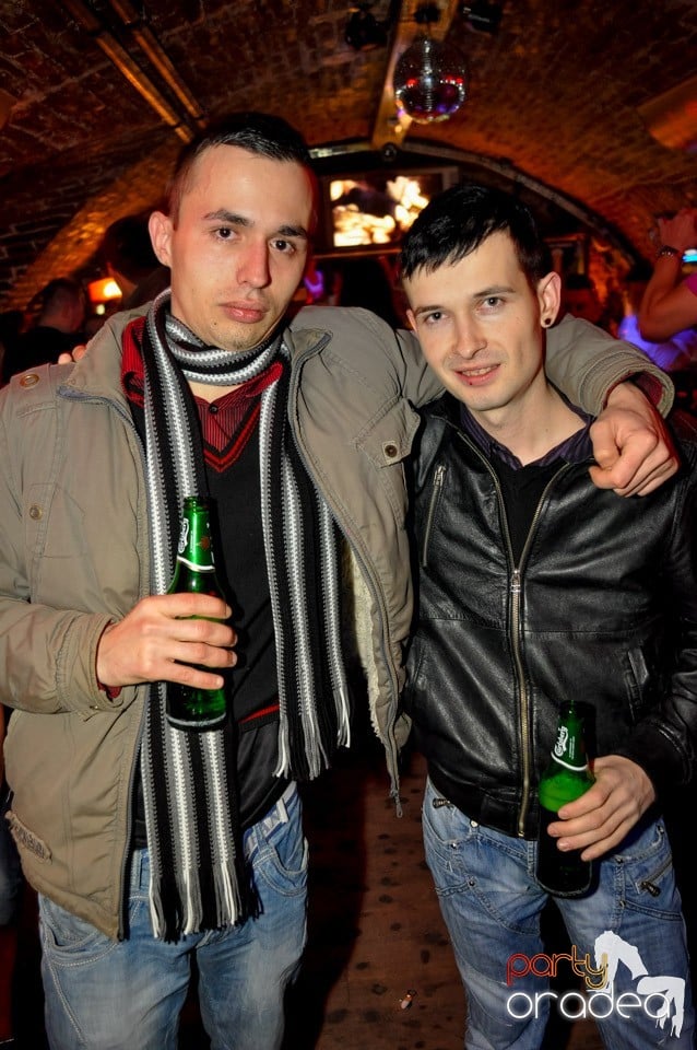 Hot Friday Night în Club Escape, 