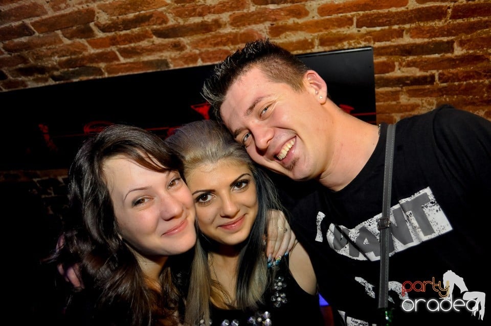 Hot Friday Night în Club Escape, 