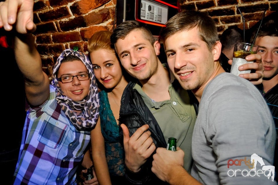 Hot Friday Night în Club Escape, 