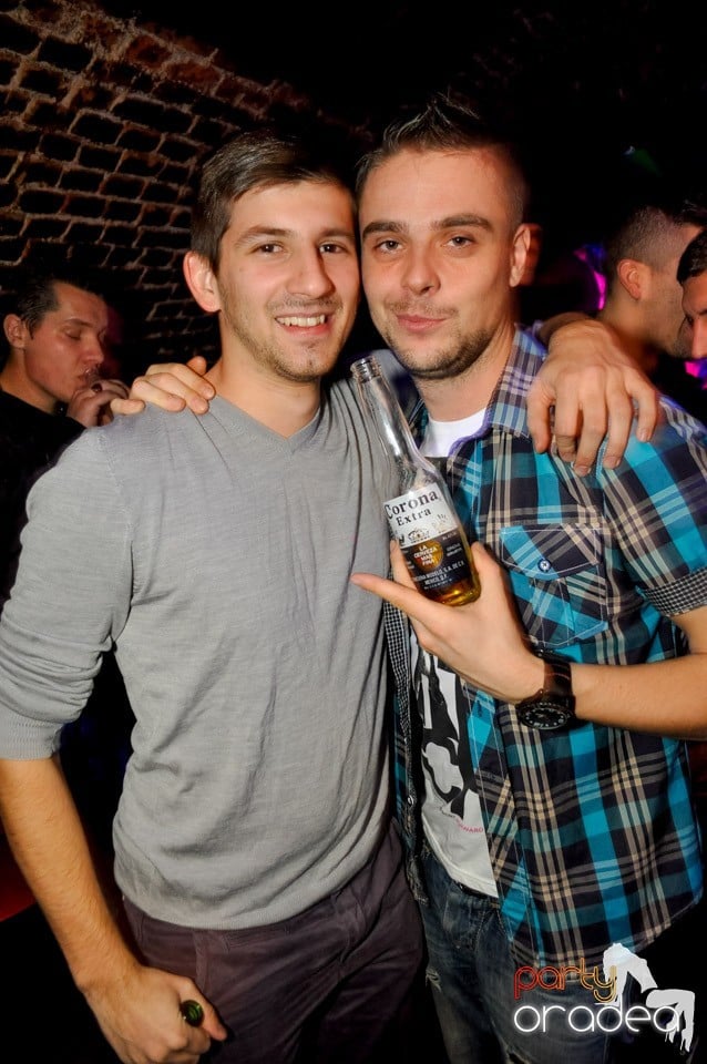 Hot Friday Night în Club Escape, 