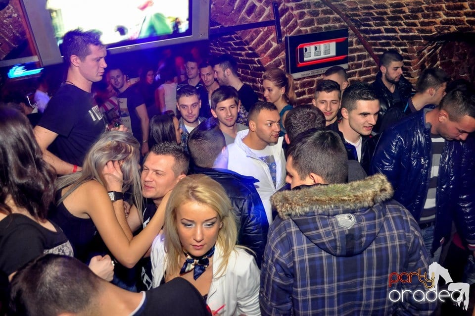 Hot Friday Night în Club Escape, 