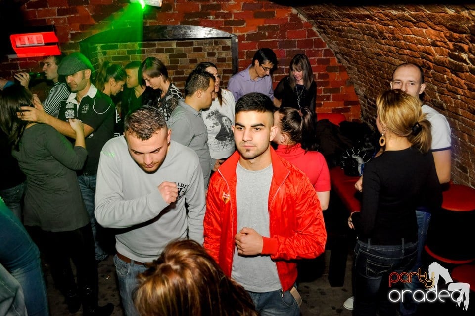 Hot Friday Night în Club Escape, 