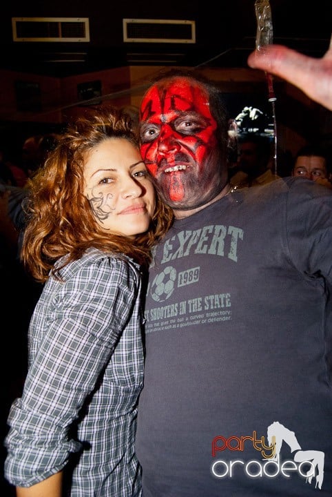 Hot Halloween în Lord's Pub, Lord's Pub
