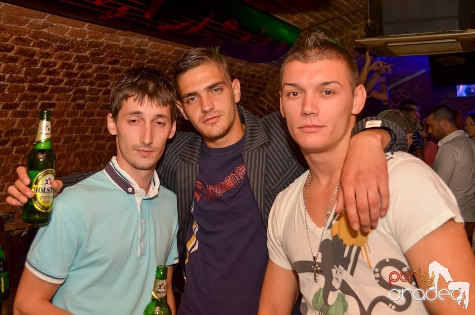 Hot Promo Night în Club Escape, 