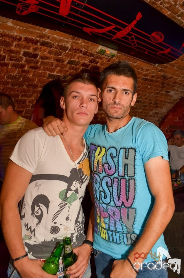 Hot Promo Night în Club Escape, 