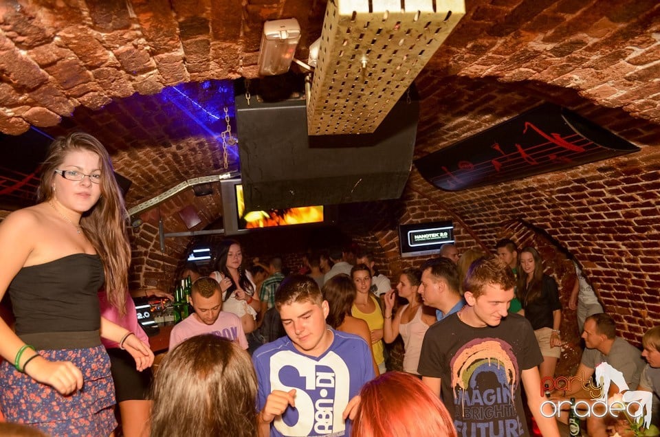 Hot Promo Night în Club Escape, 