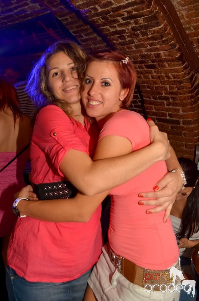 Hot Promo Night în Club Escape, 