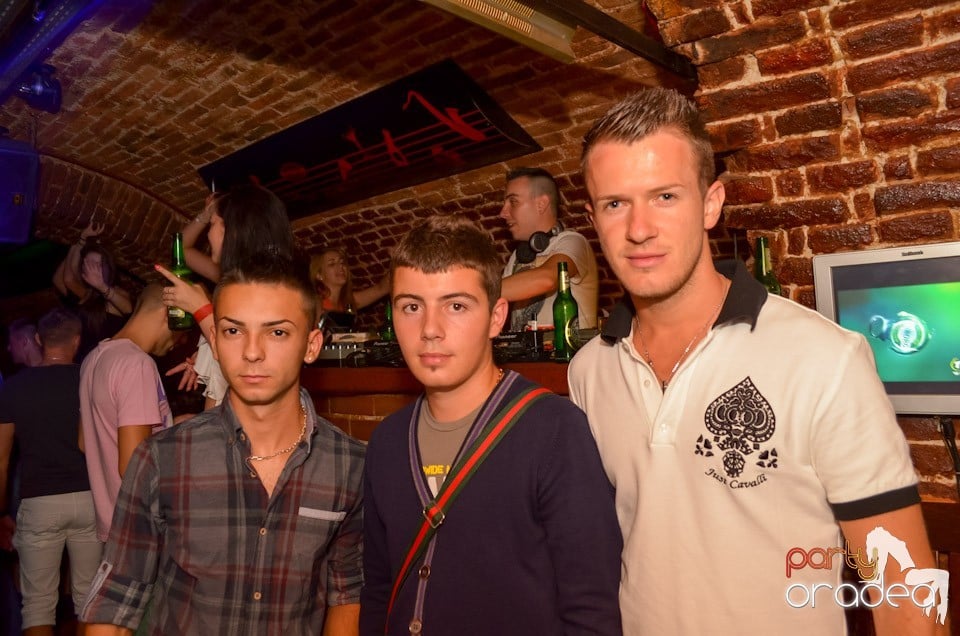 Hot Promo Night în Club Escape, 