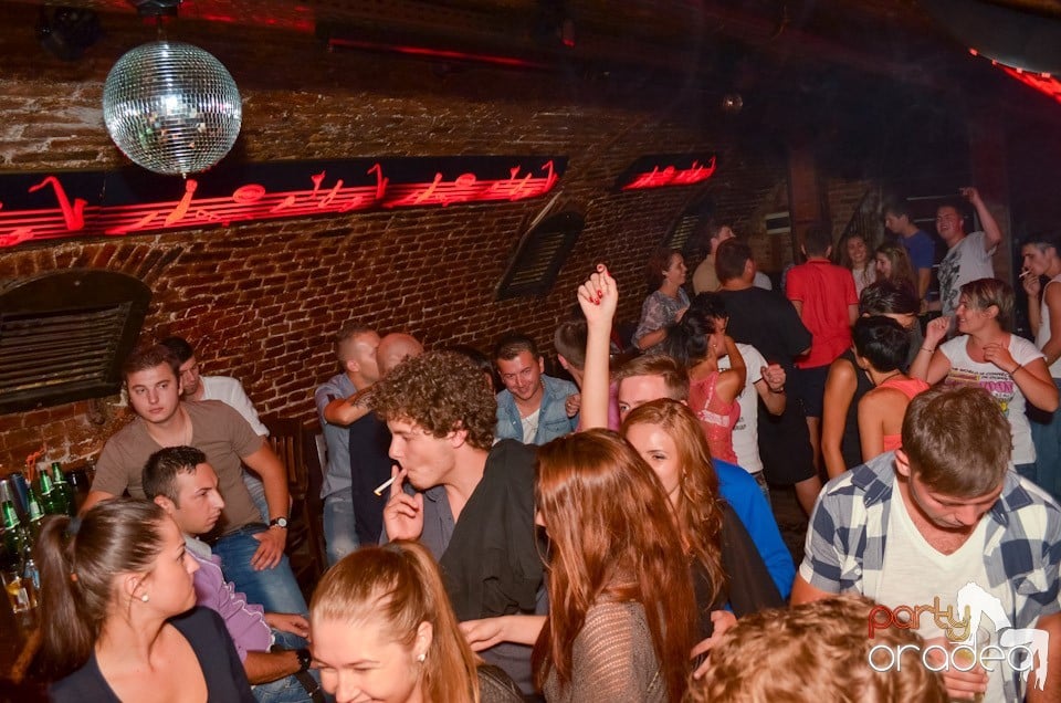 Hot Promo Night în Club Escape, 