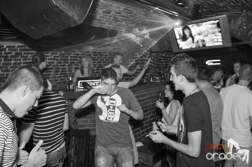 Hot Promo Night în Club Escape, 