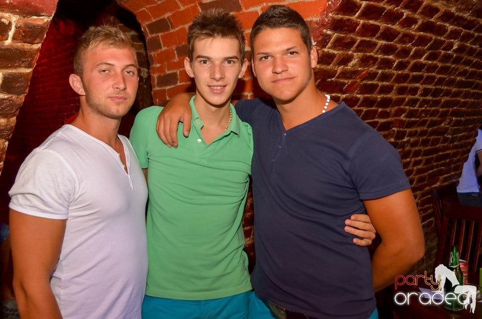 Hot Promo Night în Club Escape, 