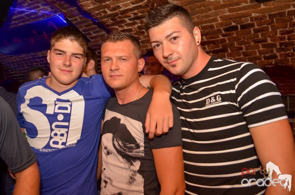 Hot Promo Night în Club Escape, 