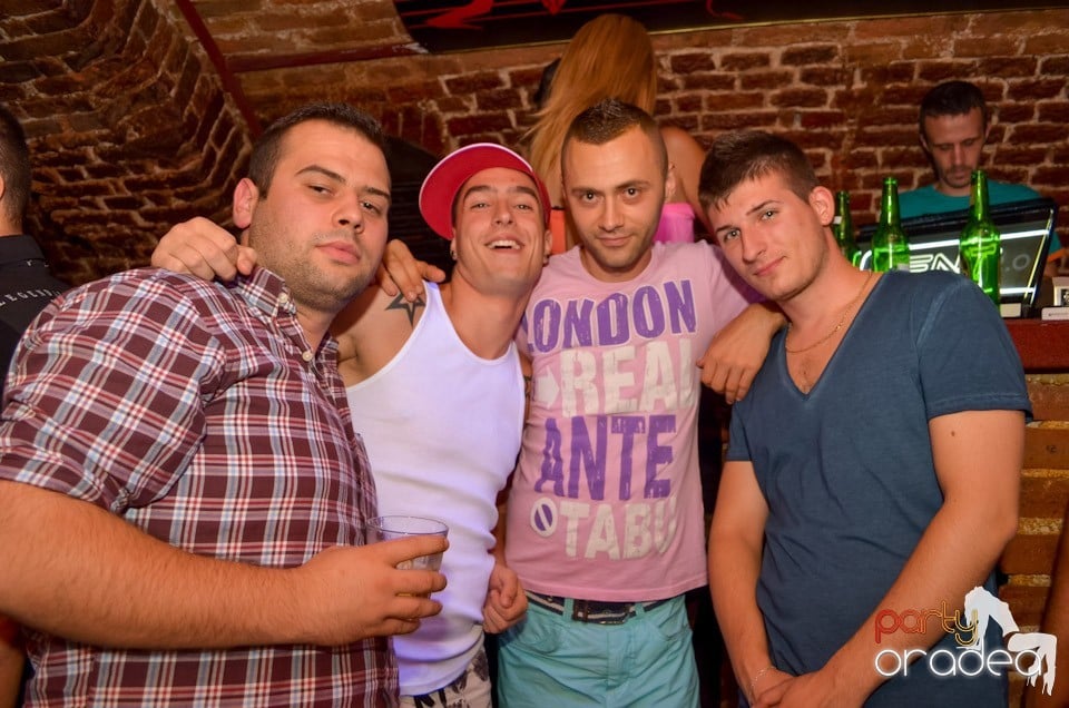 Hot Promo Night în Club Escape, 