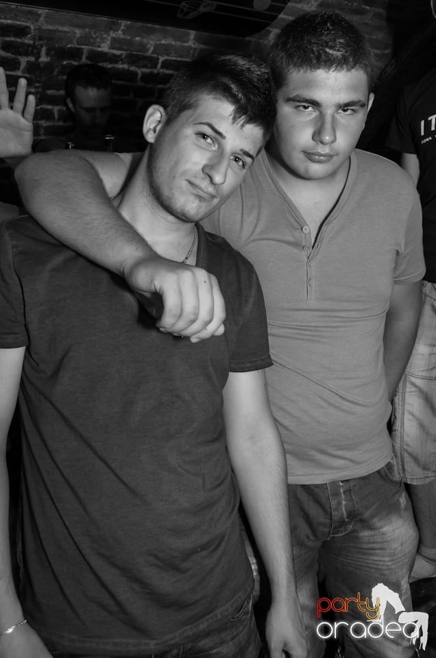 Hot Promo Night în Club Escape, 