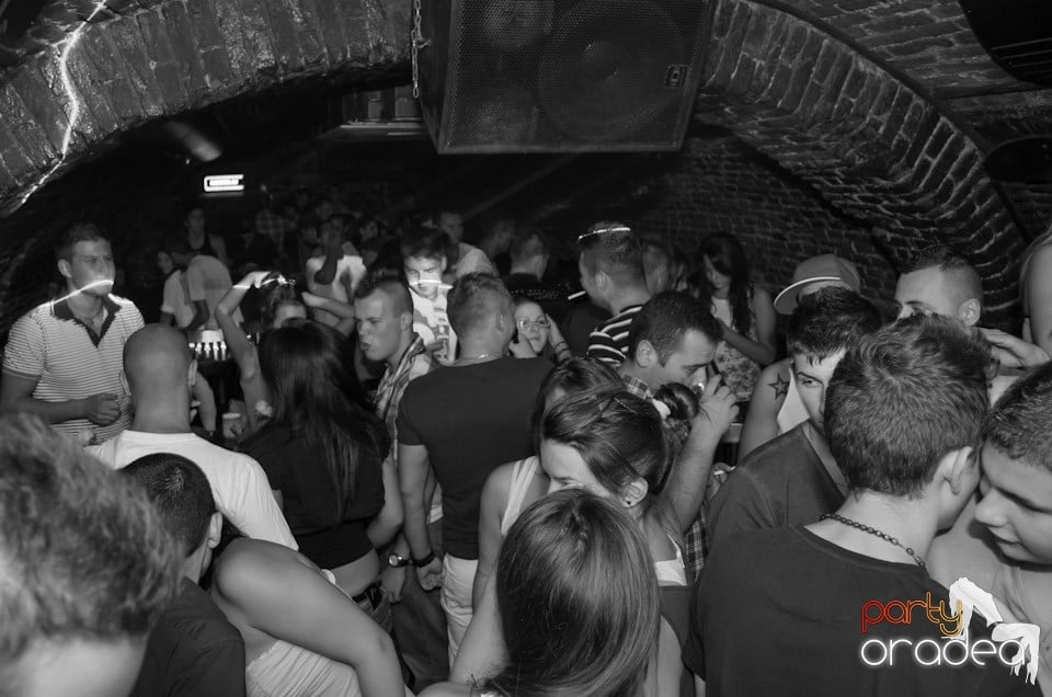 Hot Promo Night în Club Escape, 