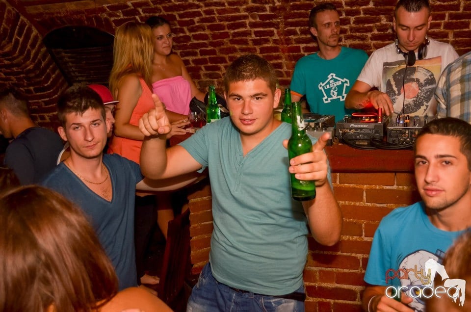 Hot Promo Night în Club Escape, 