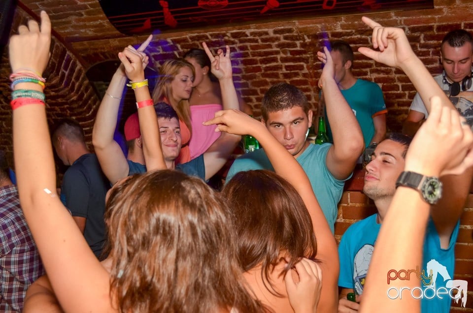 Hot Promo Night în Club Escape, 