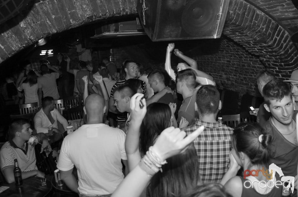 Hot Promo Night în Club Escape, 