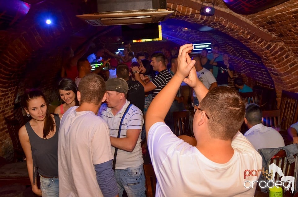 Hot Promo Night în Club Escape, 