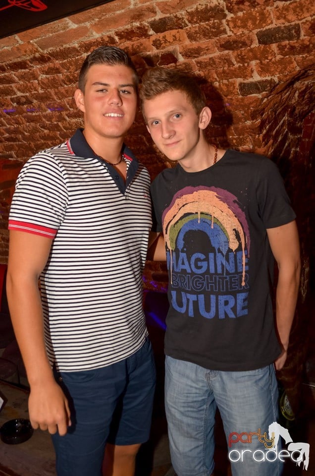 Hot Promo Night în Club Escape, 