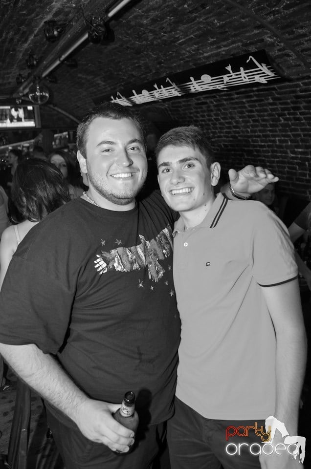 Hot Promo Night în Club Escape, 