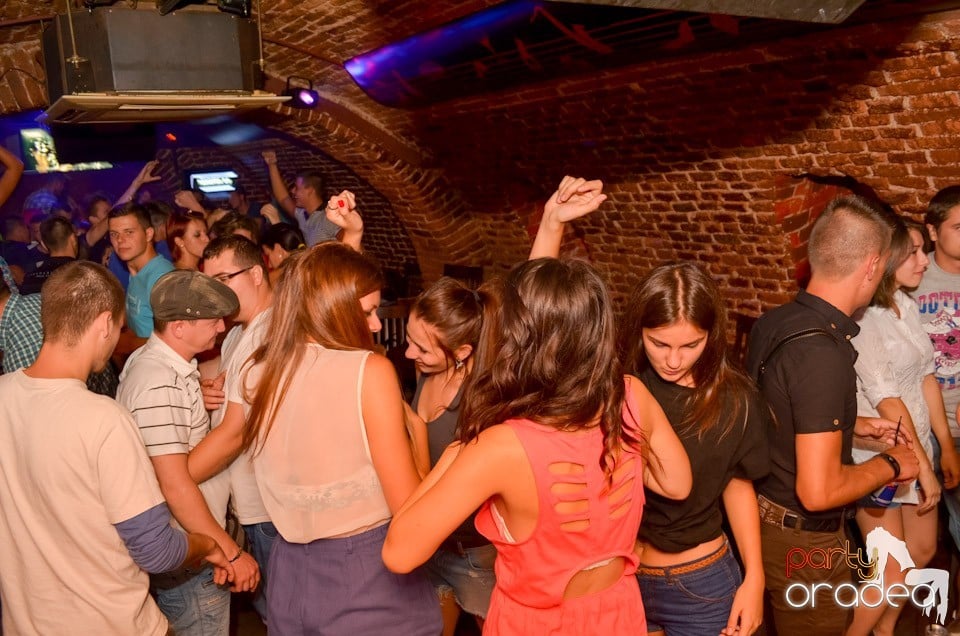 Hot Promo Night în Club Escape, 