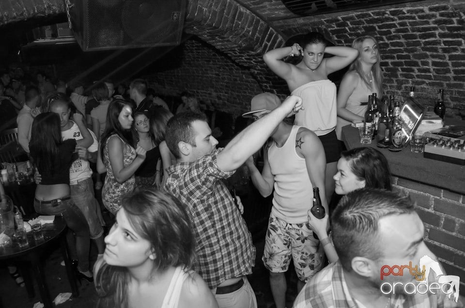 Hot Promo Night în Club Escape, 