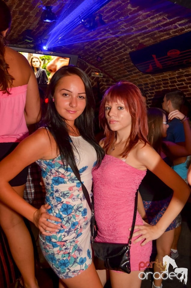 Hot Promo Night în Club Escape, 