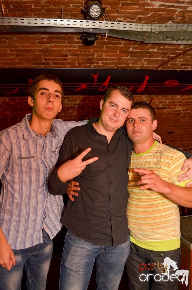 Hot Promo Night în Club Escape, 