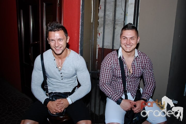 House Party în Club Escape, 