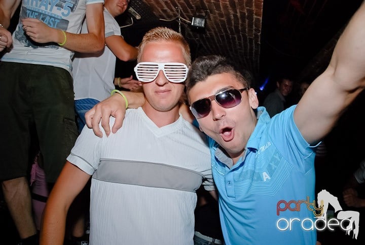 House Party în Club Escape, 