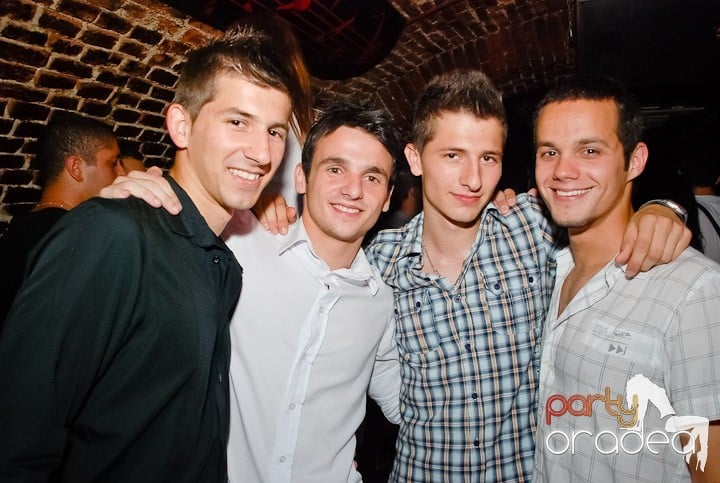 House Party în Club Escape, 