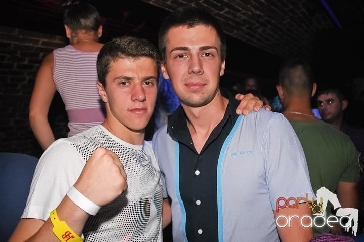 House Party în Club Escape, 