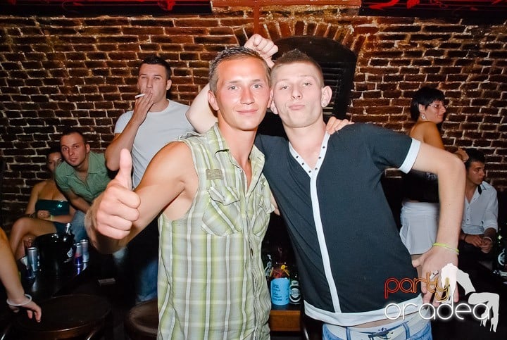 House Party în Club Escape, 