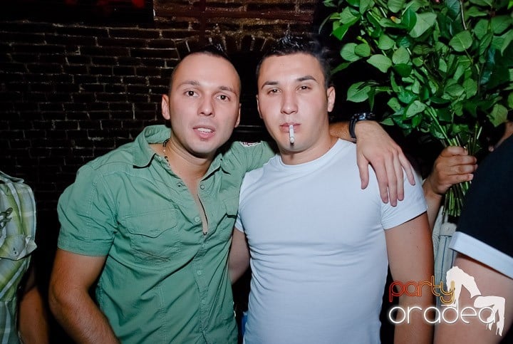 House Party în Club Escape, 